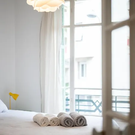 Charming & Comfortable - Near The Port / Parking Lejlighed