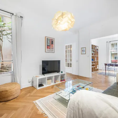 Charming & Comfortable - Near The Port / Parking شقة *