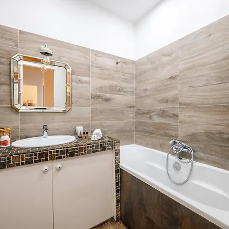 Charming & Comfortable - Near The Port / Parking نيس